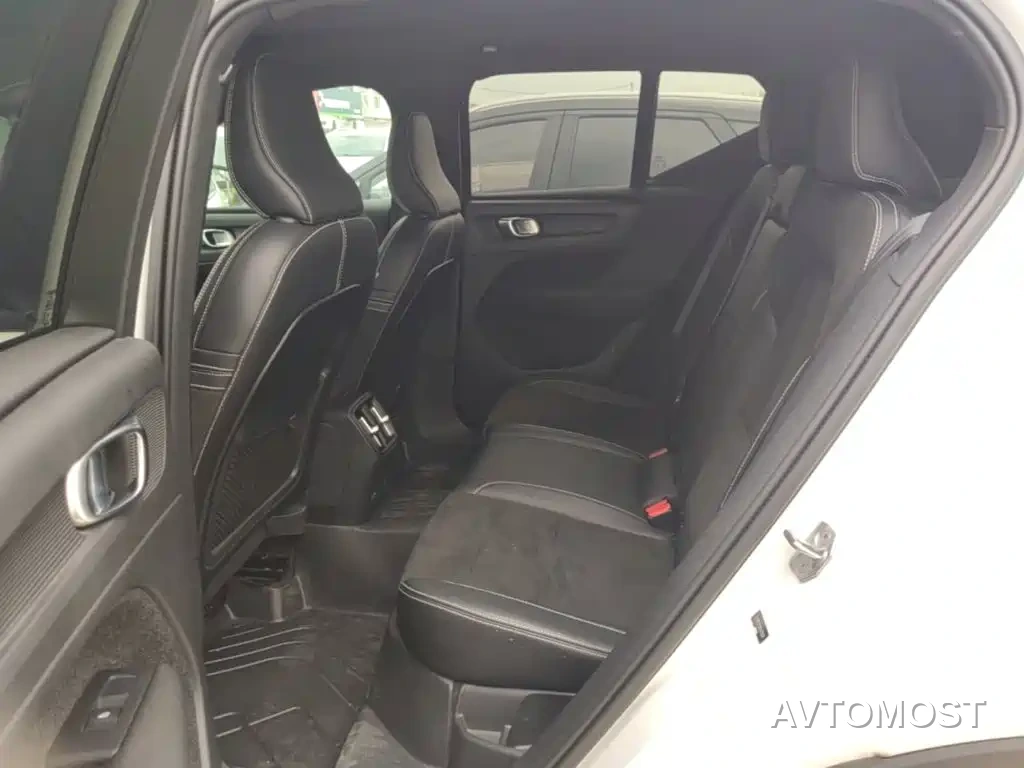 Volvo XC40 New Energy 2022 Long Range Edition — фото 17