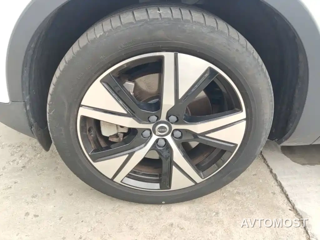 Volvo XC40 New Energy 2022 Long Range Edition — фото 23