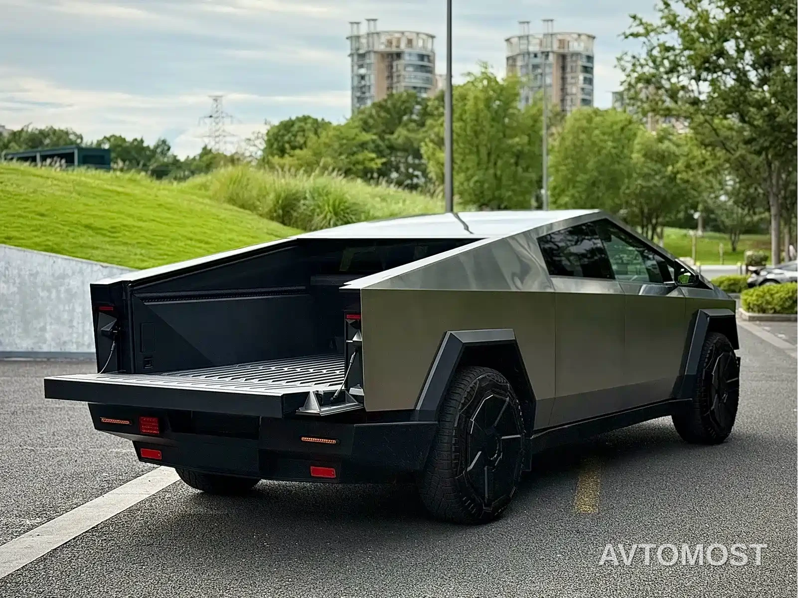 Tesla Cyber Off-Road Traveler 2024 Rear-Wheel Drive — фото 22
