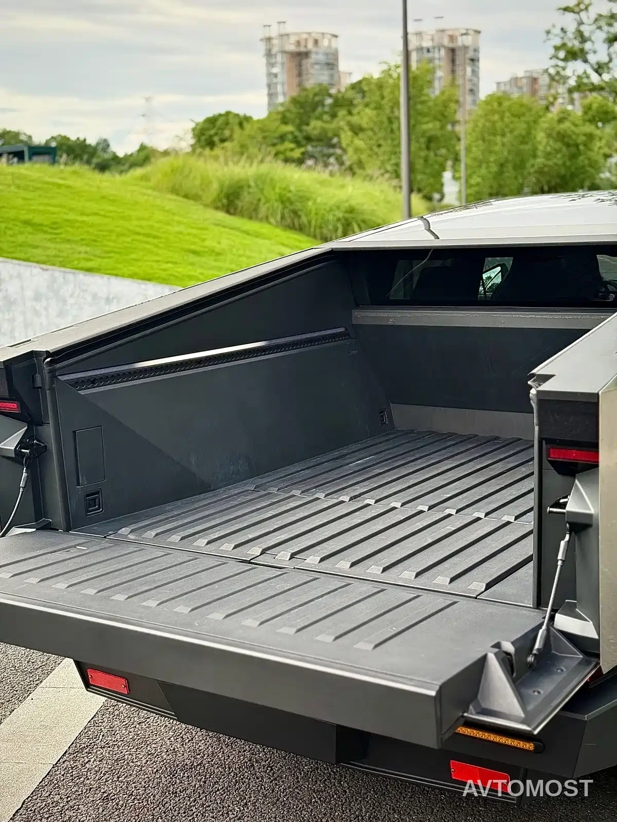 Tesla Cyber Off-Road Traveler 2024 Rear-Wheel Drive — фото 23