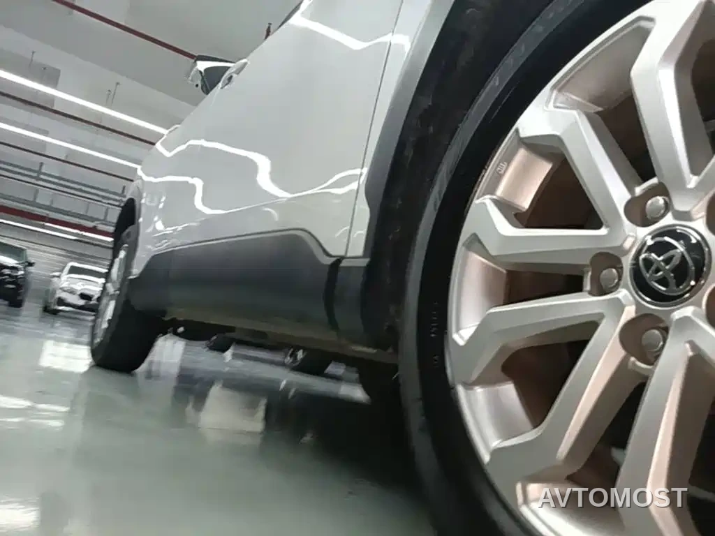 Toyota Frontlander 2022 2.0L CVT Elite — фото 14