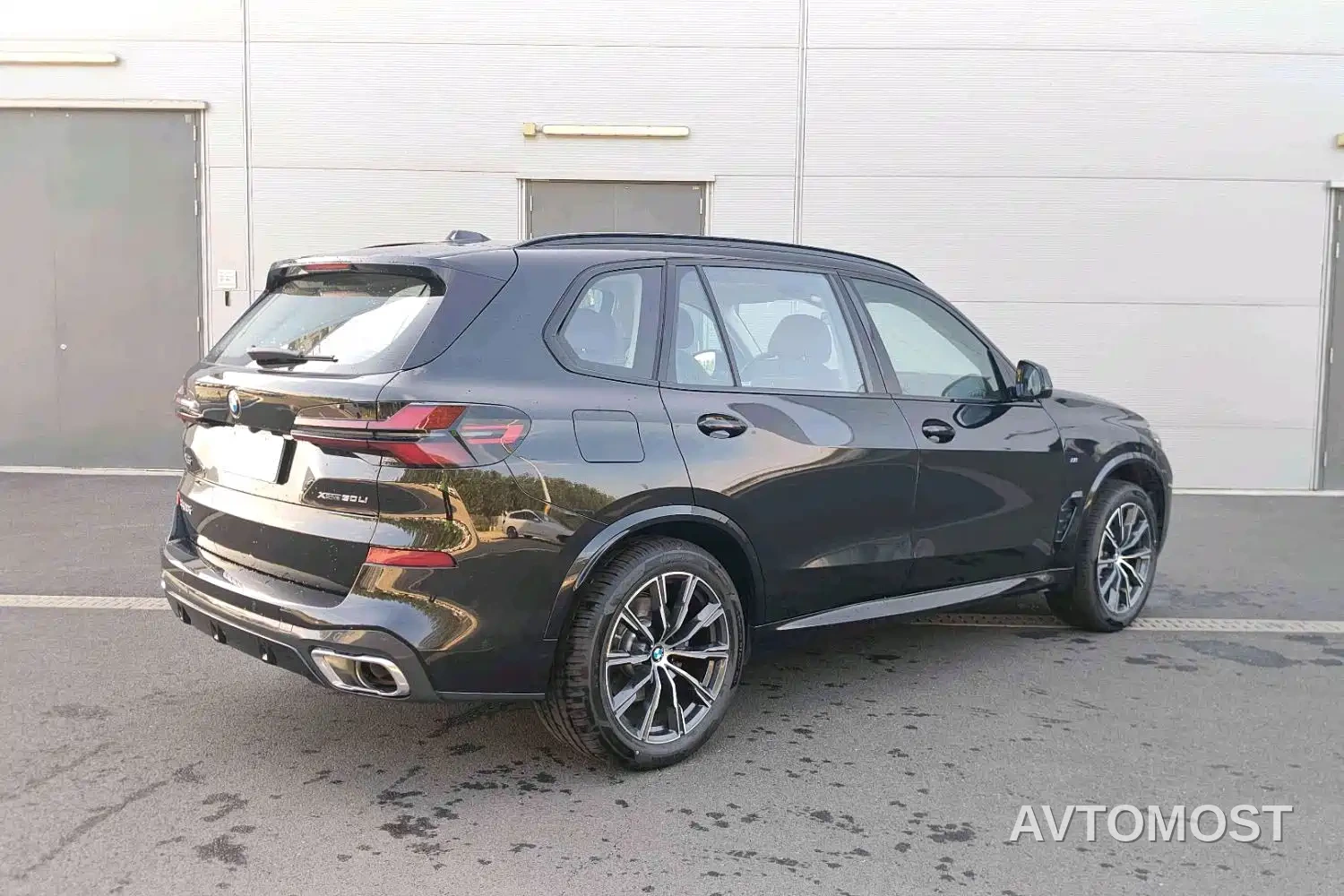 BMW X5 2025 Model xDrive 30Li M Sport Blackout Package — фото 6