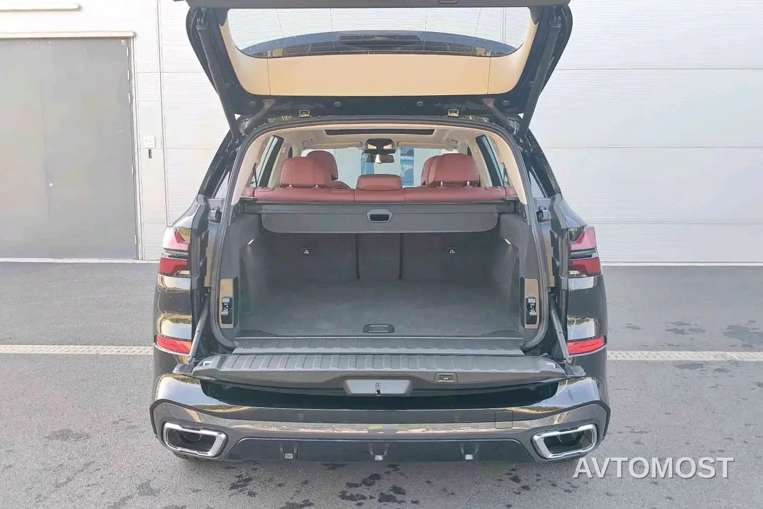 BMW X5 2025 Model xDrive 30Li M Sport Blackout Package — фото 13