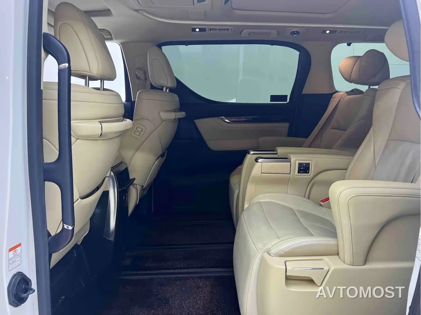 Toyota Alphard 2021 Hybrid 2.5L Luxury — фото 16
