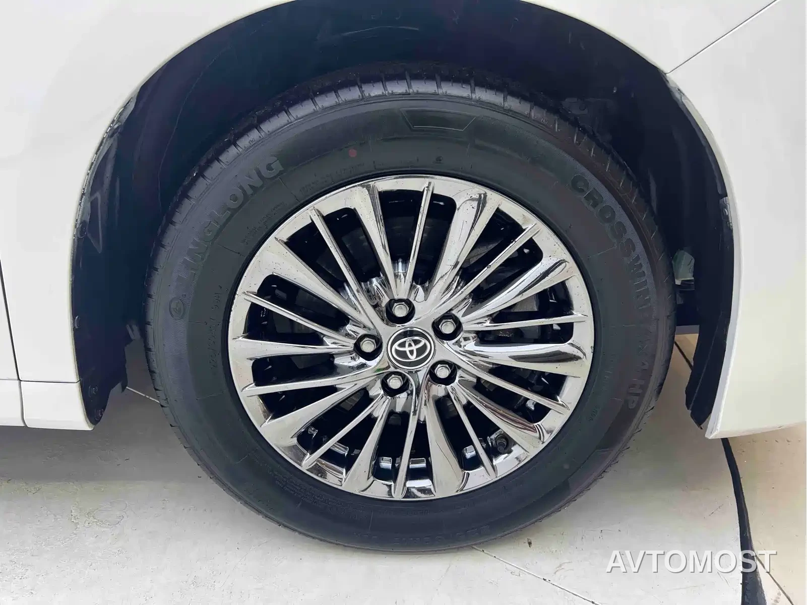 Toyota Alphard 2021 Hybrid 2.5L Luxury — фото 21