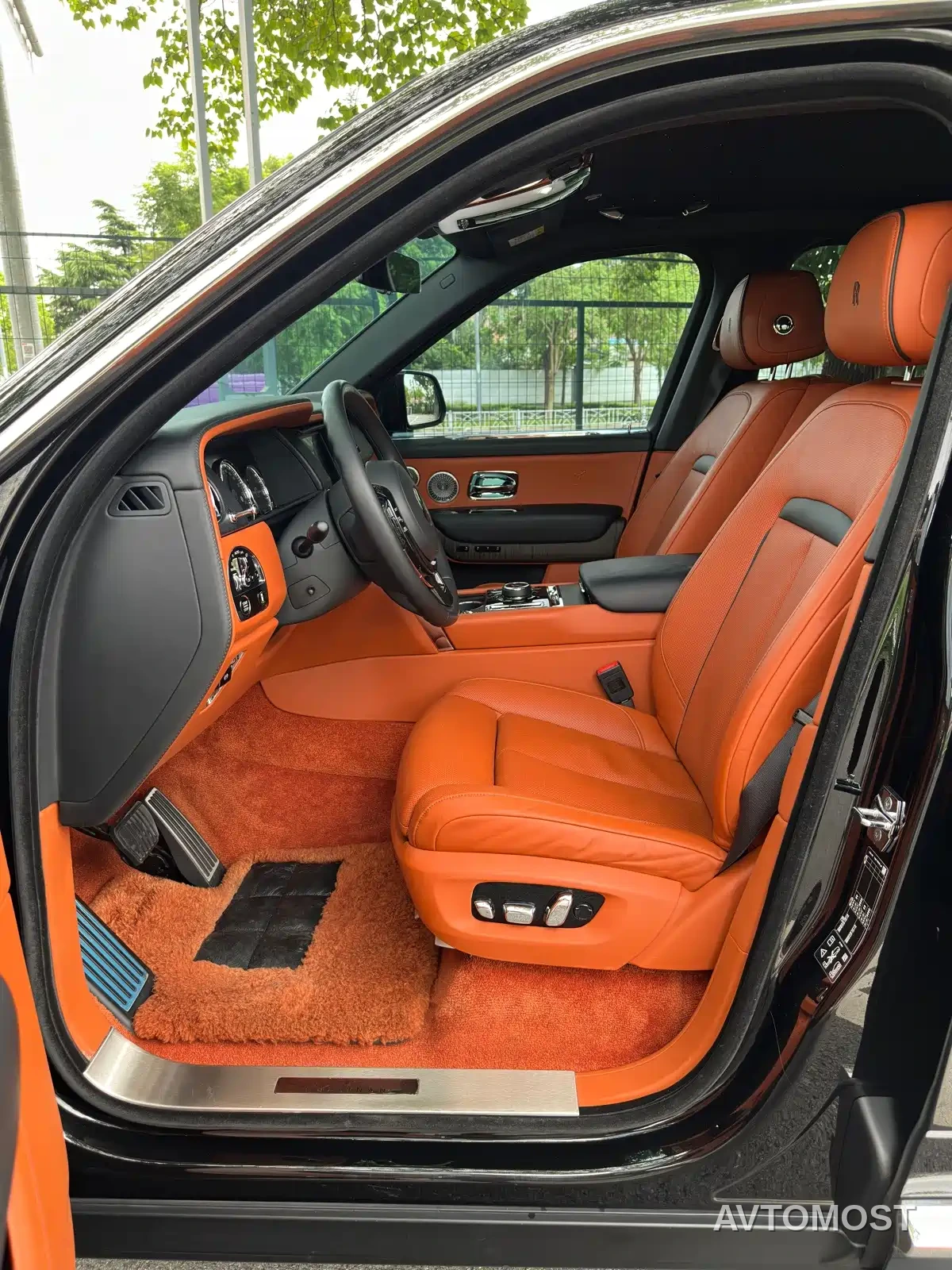 Rolls-Royce Cullinan 2018 4-Seater Version — фото 10