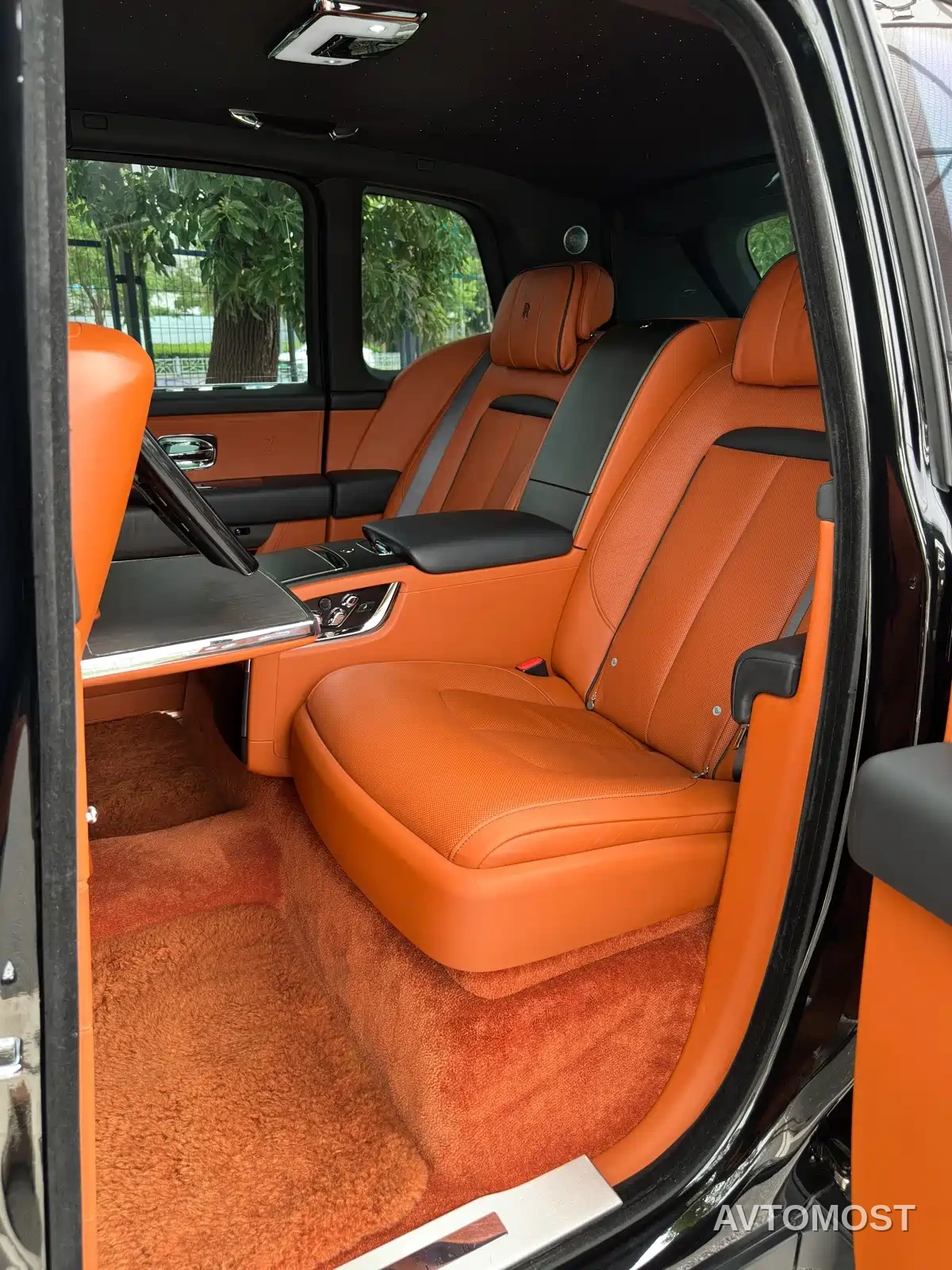 Rolls-Royce Cullinan 2018 4-Seater Version — фото 17