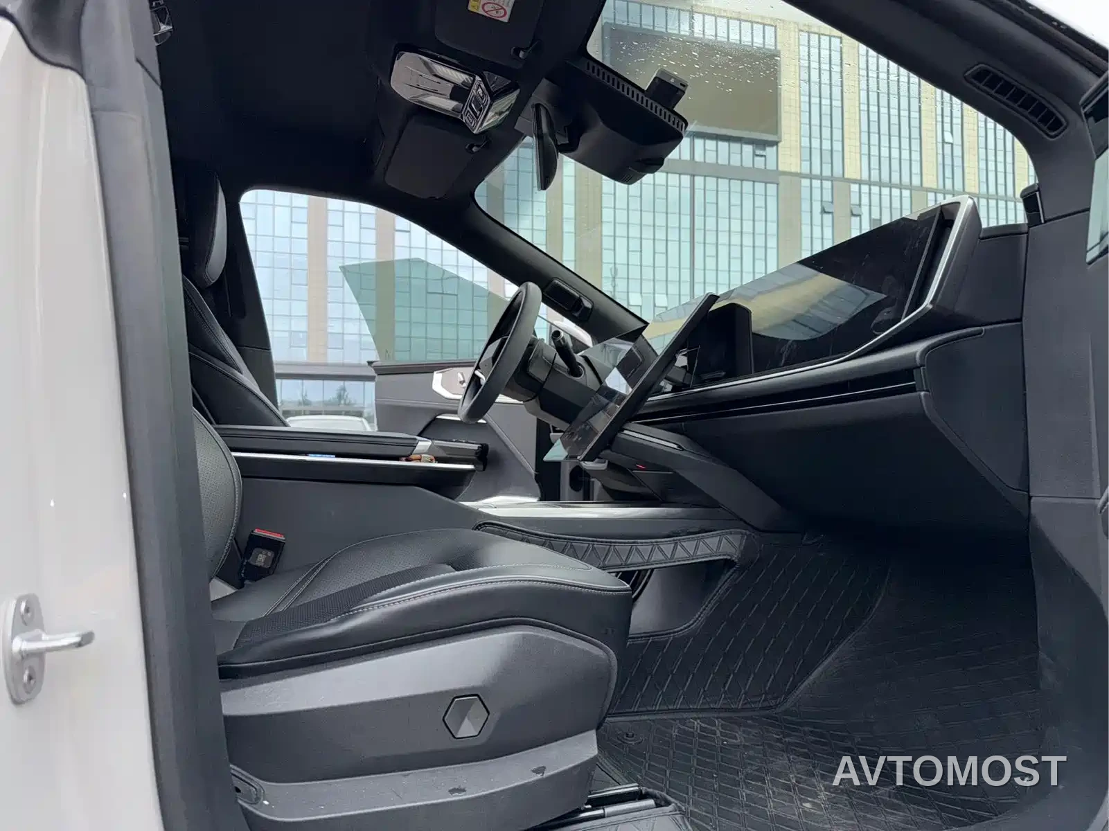 HiPhi Y 2023 560km Pioneer Edition — фото 9