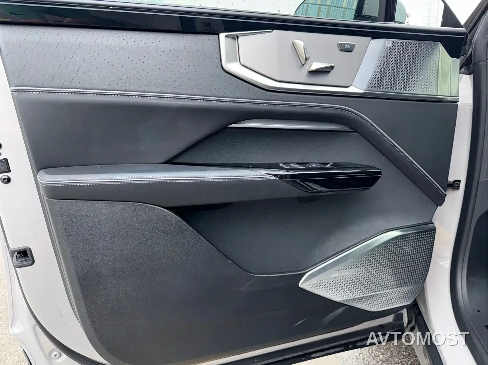 HiPhi Y 2023 560km Pioneer Edition — фото 12