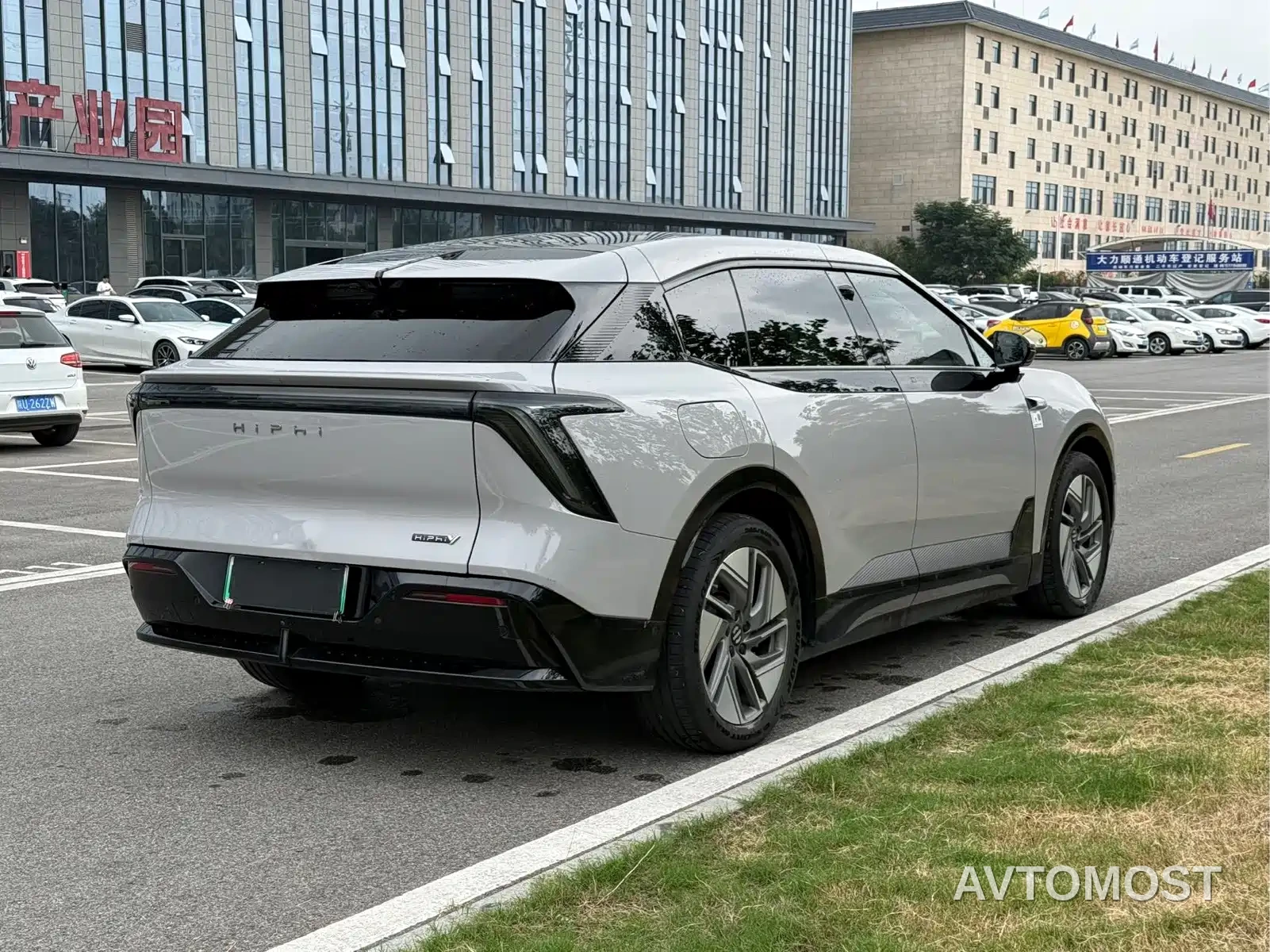 HiPhi Y 2023 560km Pioneer Edition — фото 15