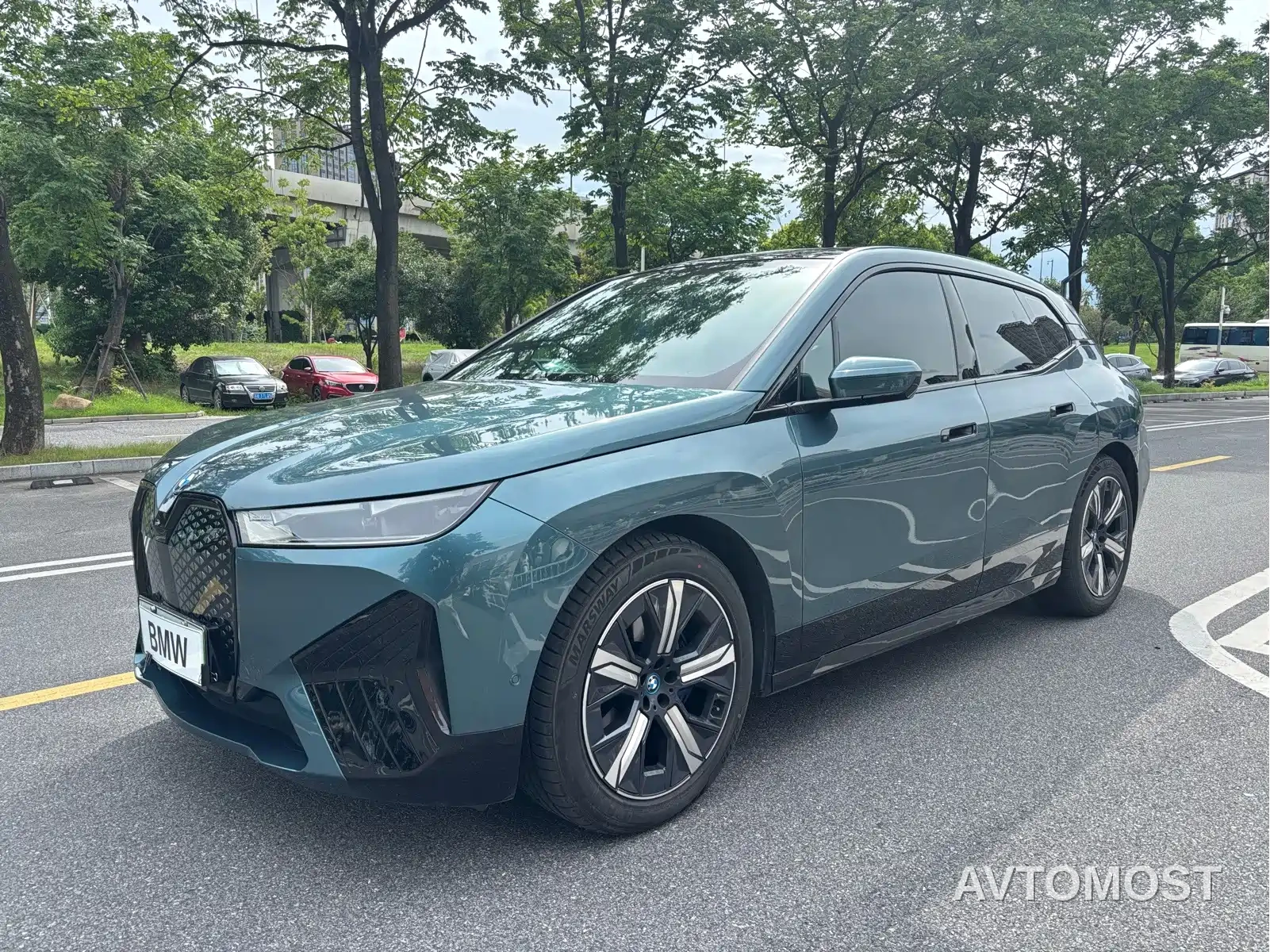 BMW iX 2022 xDrive40 — фото 1