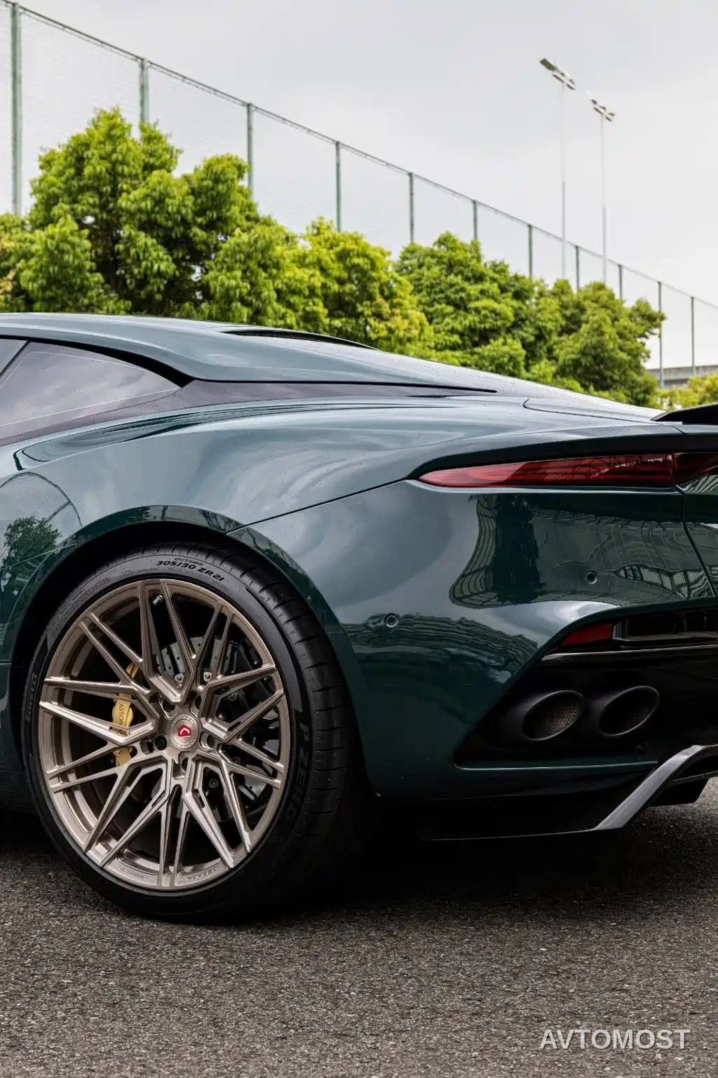Aston Martin DBS 2020 DBS Superleggera V12 Coupe — фото 13