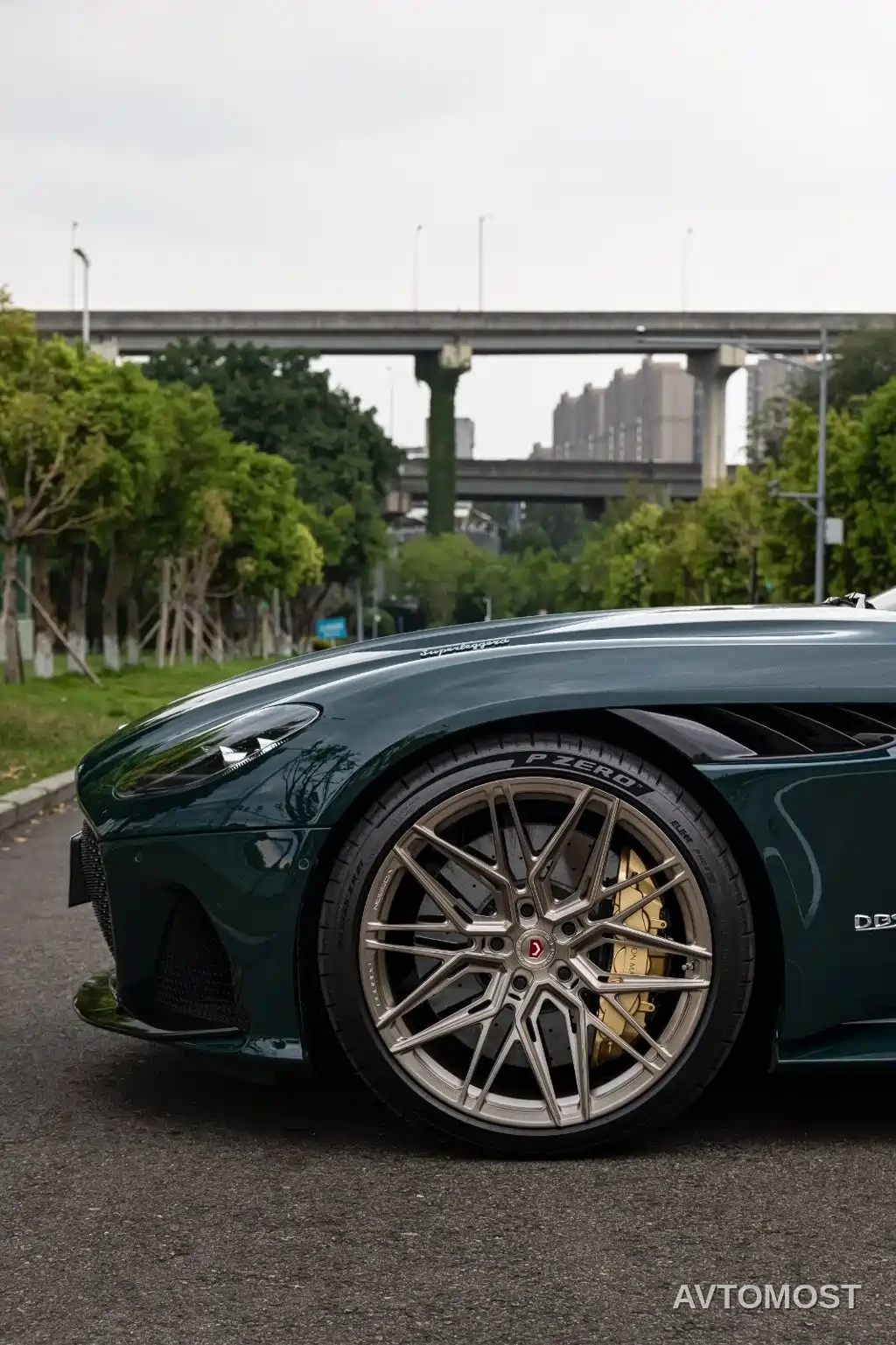 Aston Martin DBS 2020 DBS Superleggera V12 Coupe — фото 15
