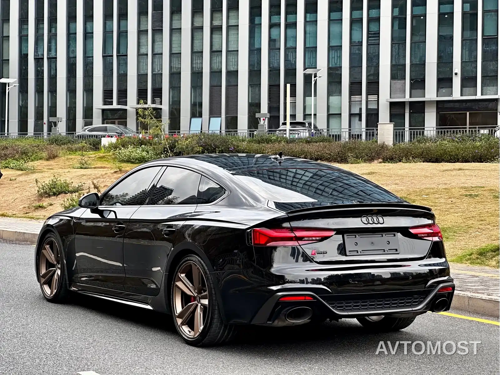 Audi RS 5 2023 Model RS 5 2.9T Sportback Dark Gold Edition — фото 11