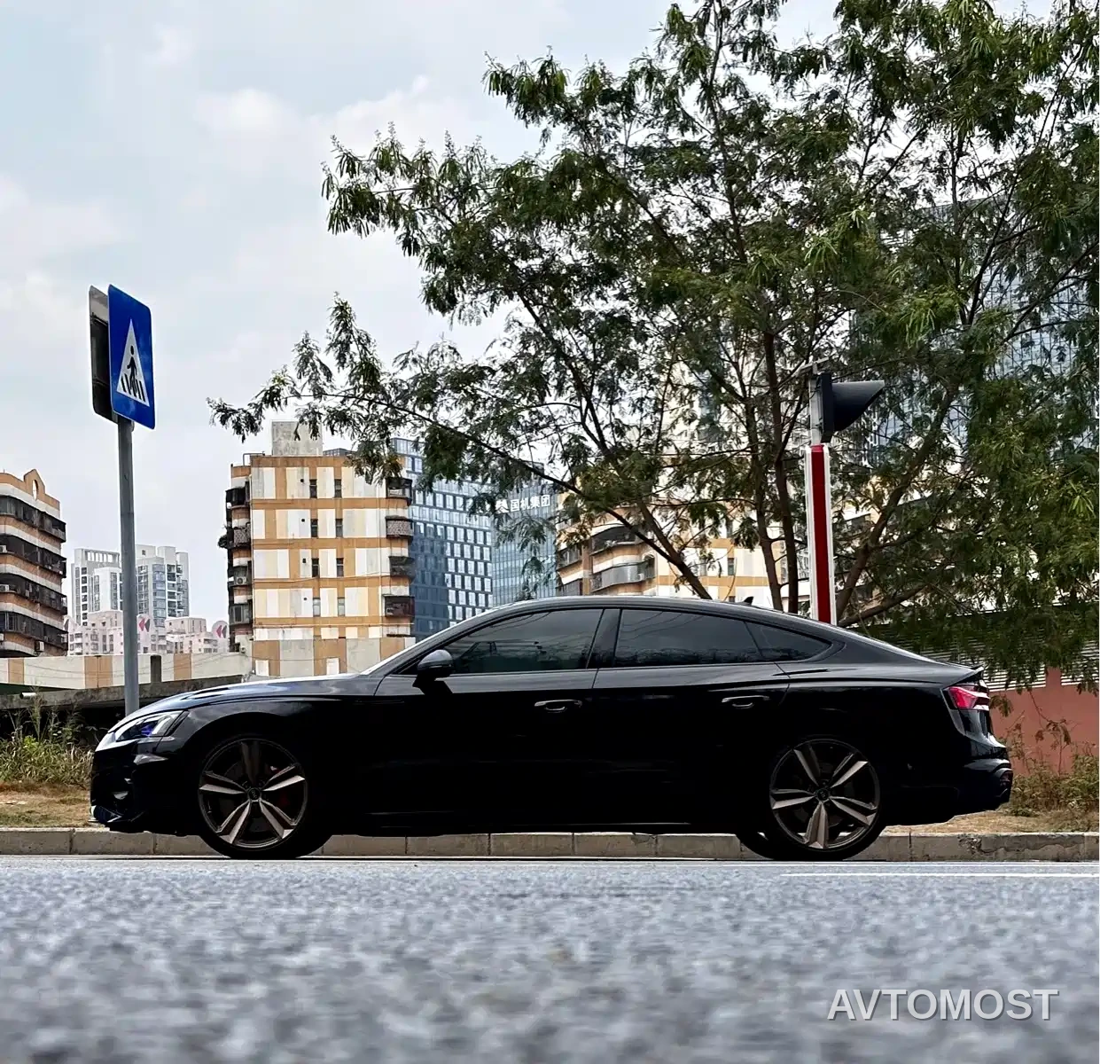 Audi RS 5 2023 Model RS 5 2.9T Sportback Dark Gold Edition — фото 12