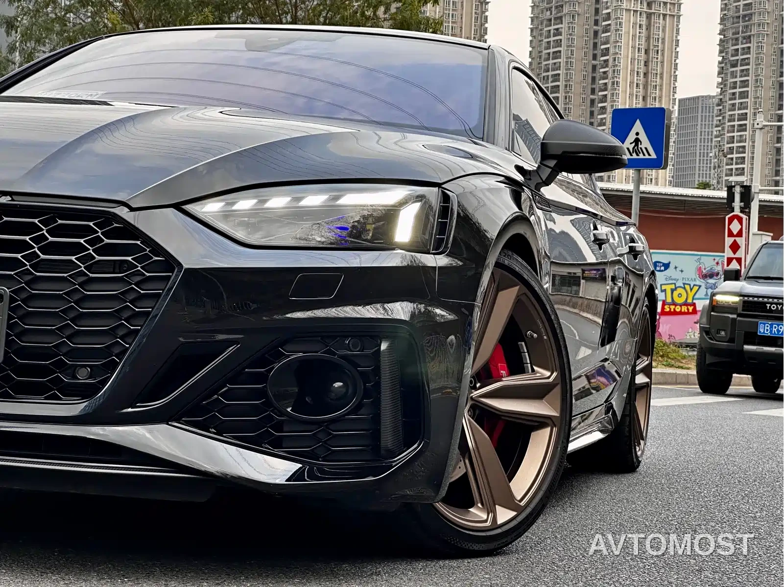 Audi RS 5 2023 Model RS 5 2.9T Sportback Dark Gold Edition — фото 15