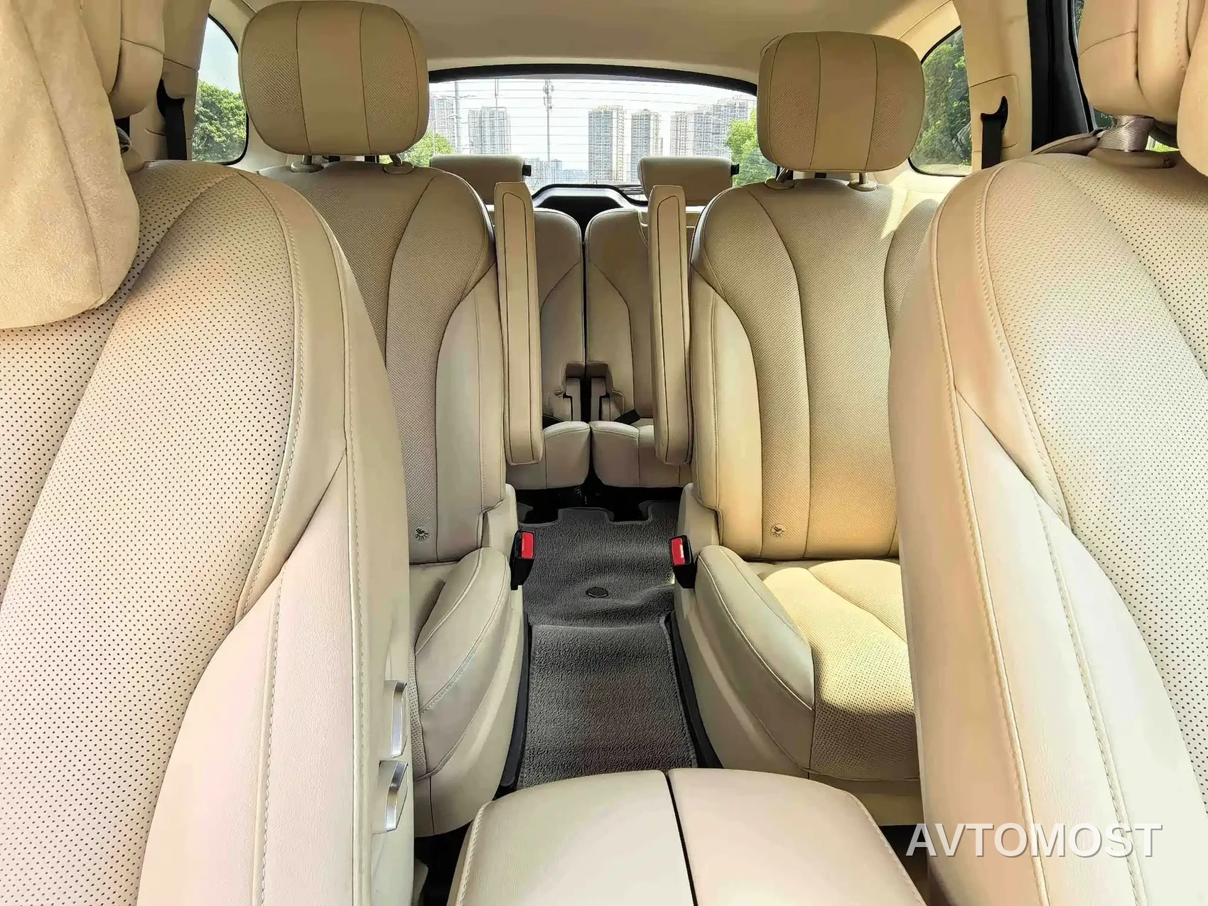 AITO M7 2022 1.5T RWD Comfort Edition — фото 10
