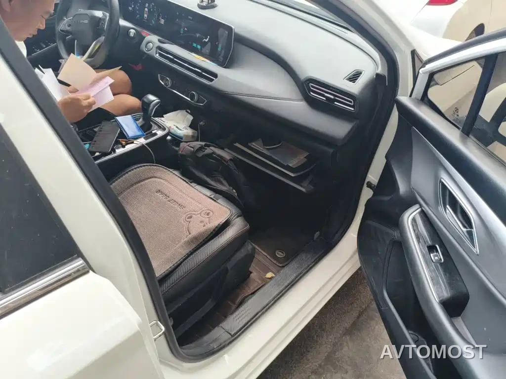 BAIC Beijing U5 PLUS 2021 1.5L CVT Luxury Edition — фото 19