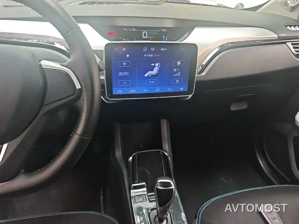 JMCG New Energy Yizhi EV3 2022 Mini Radar Joy Run Edition — фото 12