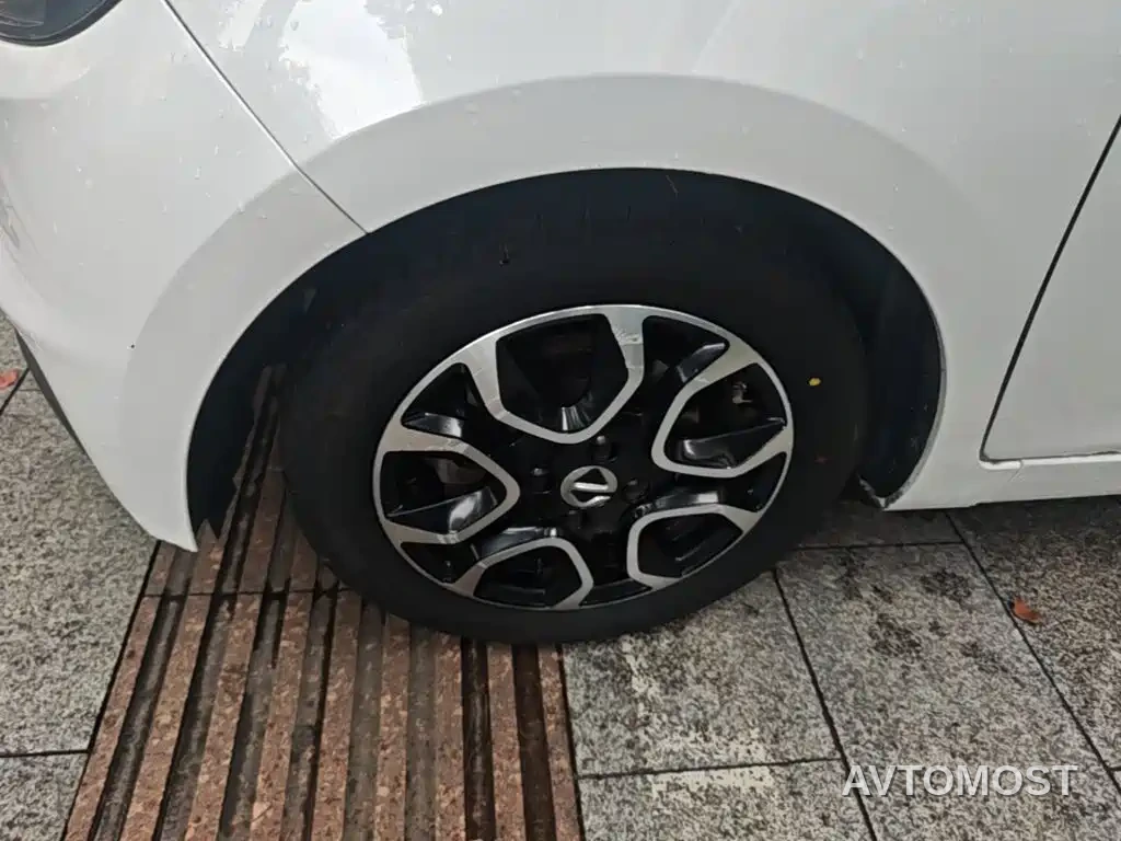 JMCG New Energy Yizhi EV3 2022 Mini Radar Joy Run Edition — фото 22