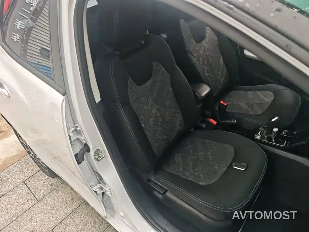 JMCG New Energy Yizhi EV3 2022 Mini Radar Joy Run Edition — фото 24