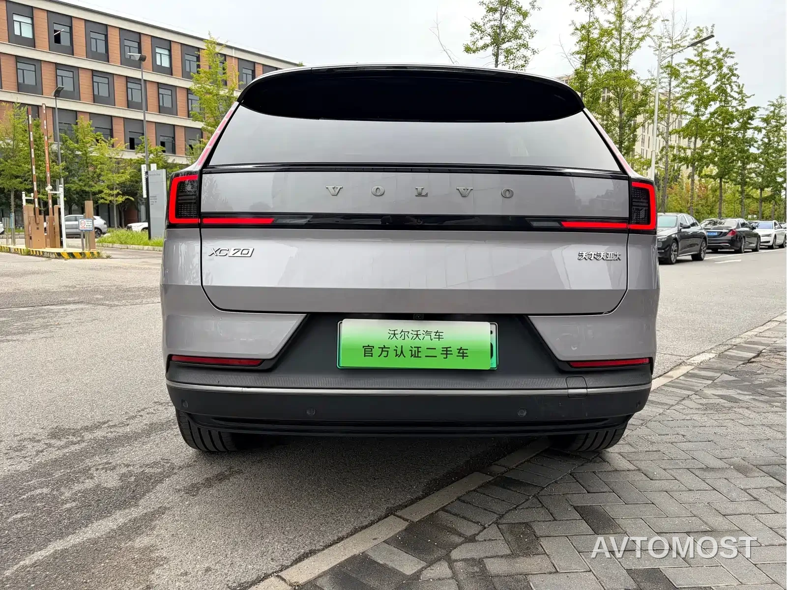 Volvo XC70 Plug-in Hybrid 2025 Standard — фото 3