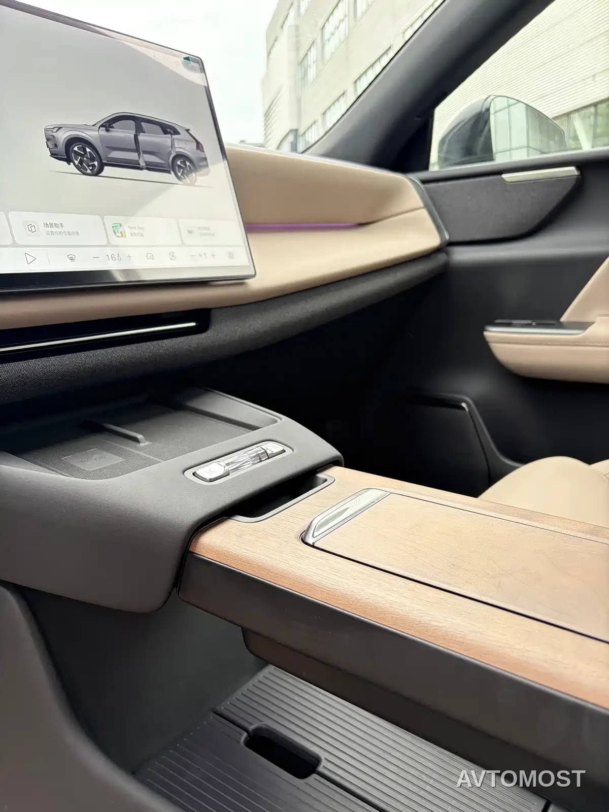 Volvo XC70 Plug-in Hybrid 2025 Standard — фото 5