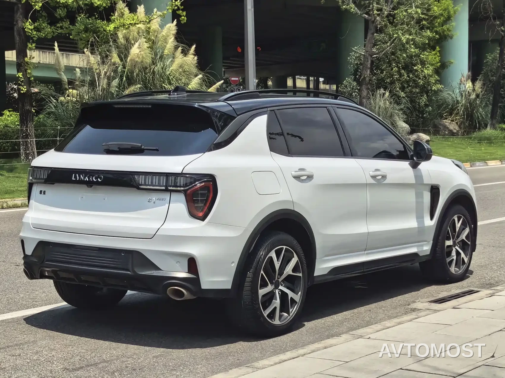 Lynk & Co 01 EM-P 2021 1.5TD PHEV Halo — фото 6
