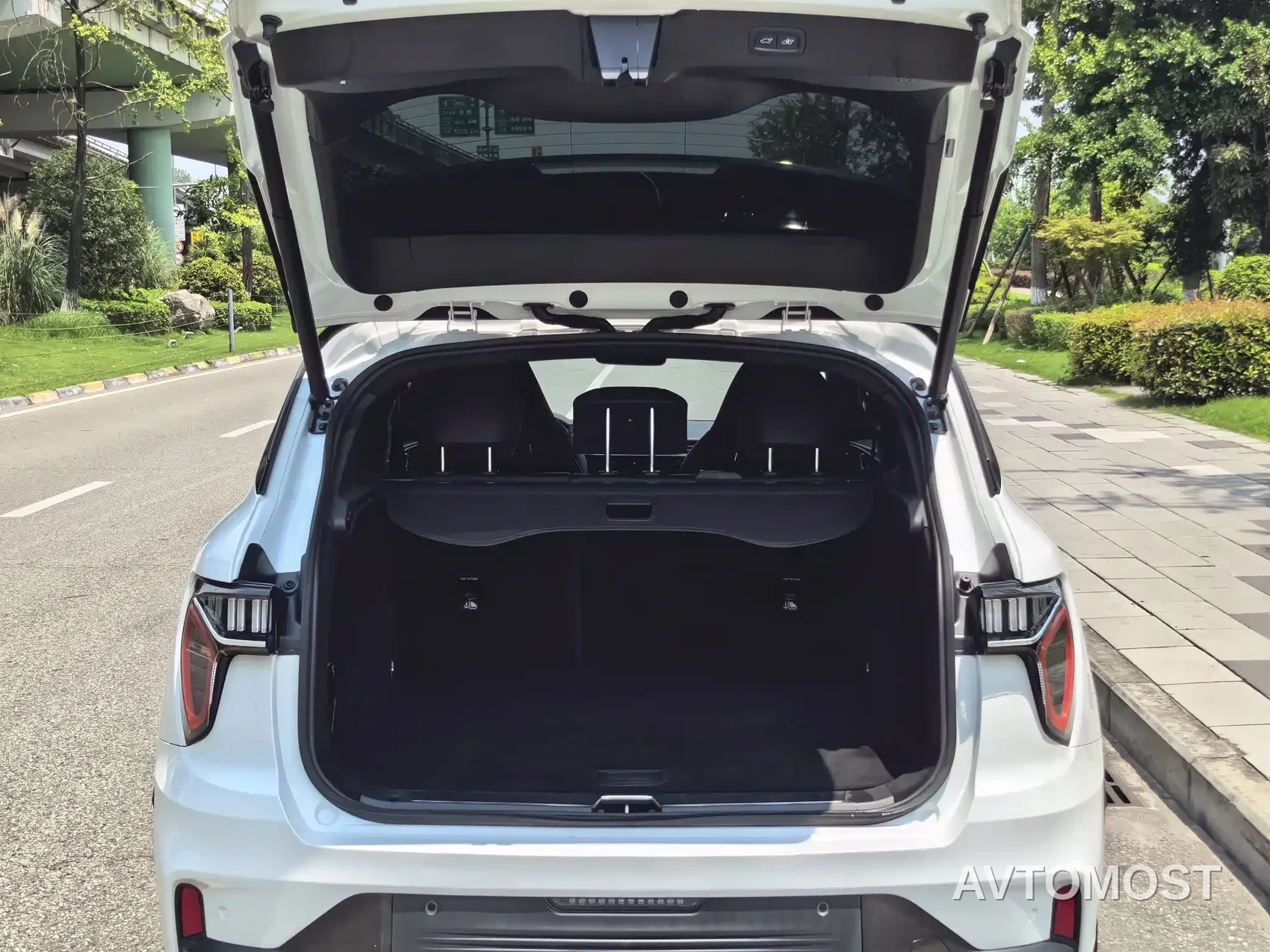 Lynk & Co 01 EM-P 2021 1.5TD PHEV Halo — фото 8