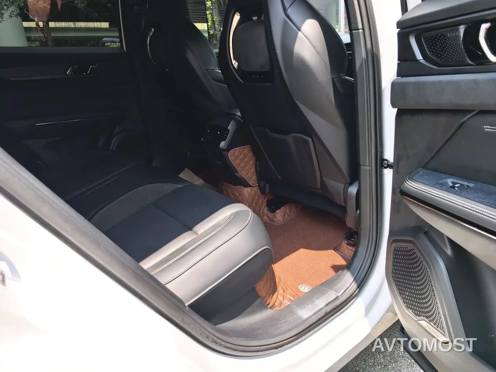 Lynk & Co 01 EM-P 2021 1.5TD PHEV Halo — фото 13