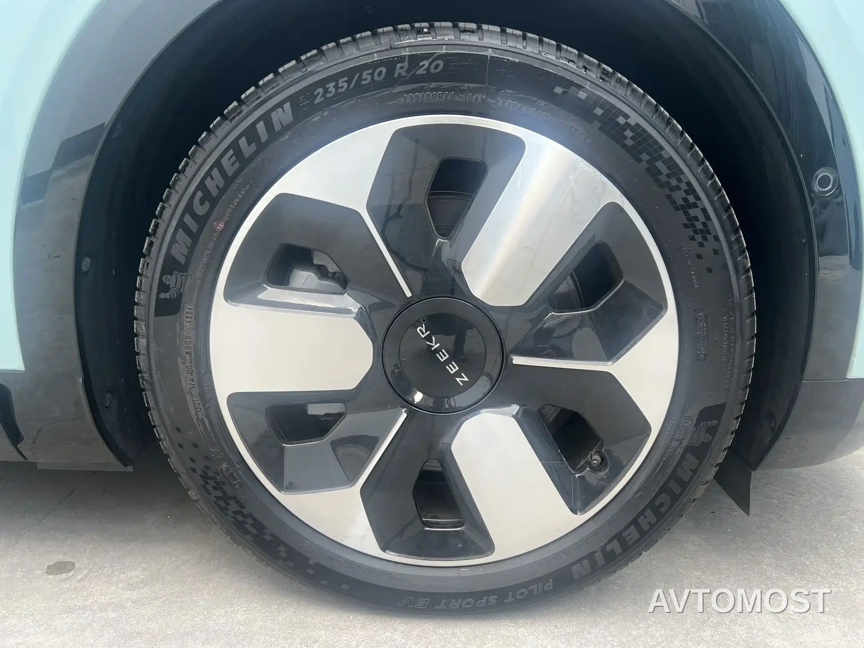 Zeekr MIX 2025 Smart Driving Edition — фото 10