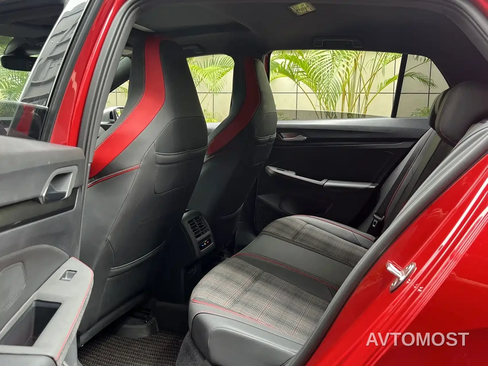 Volkswagen Golf GTI 2021 380TSI DSG GTI — фото 9