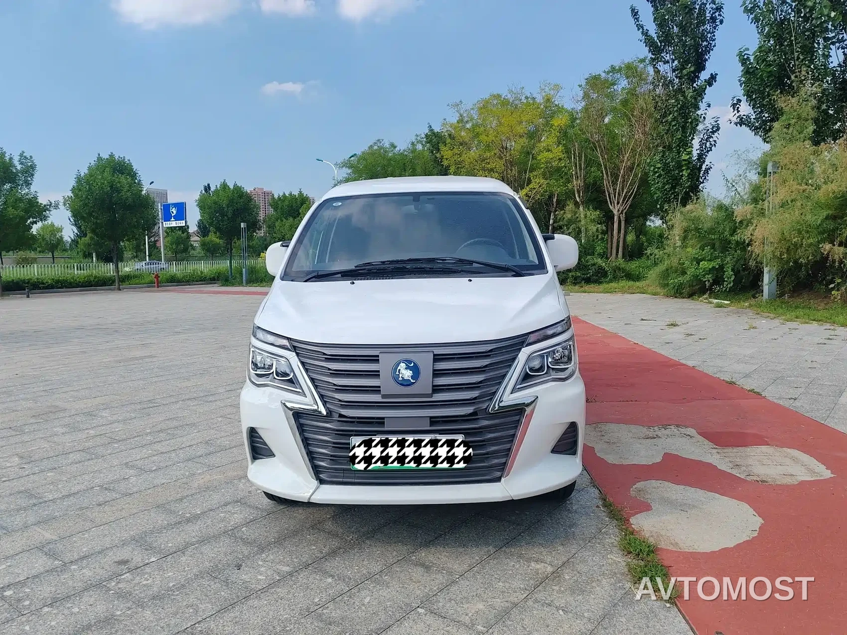 Dongfeng Fengxing Lingzhi New Energy 2024 Standard Base 7-Seater — фото 2