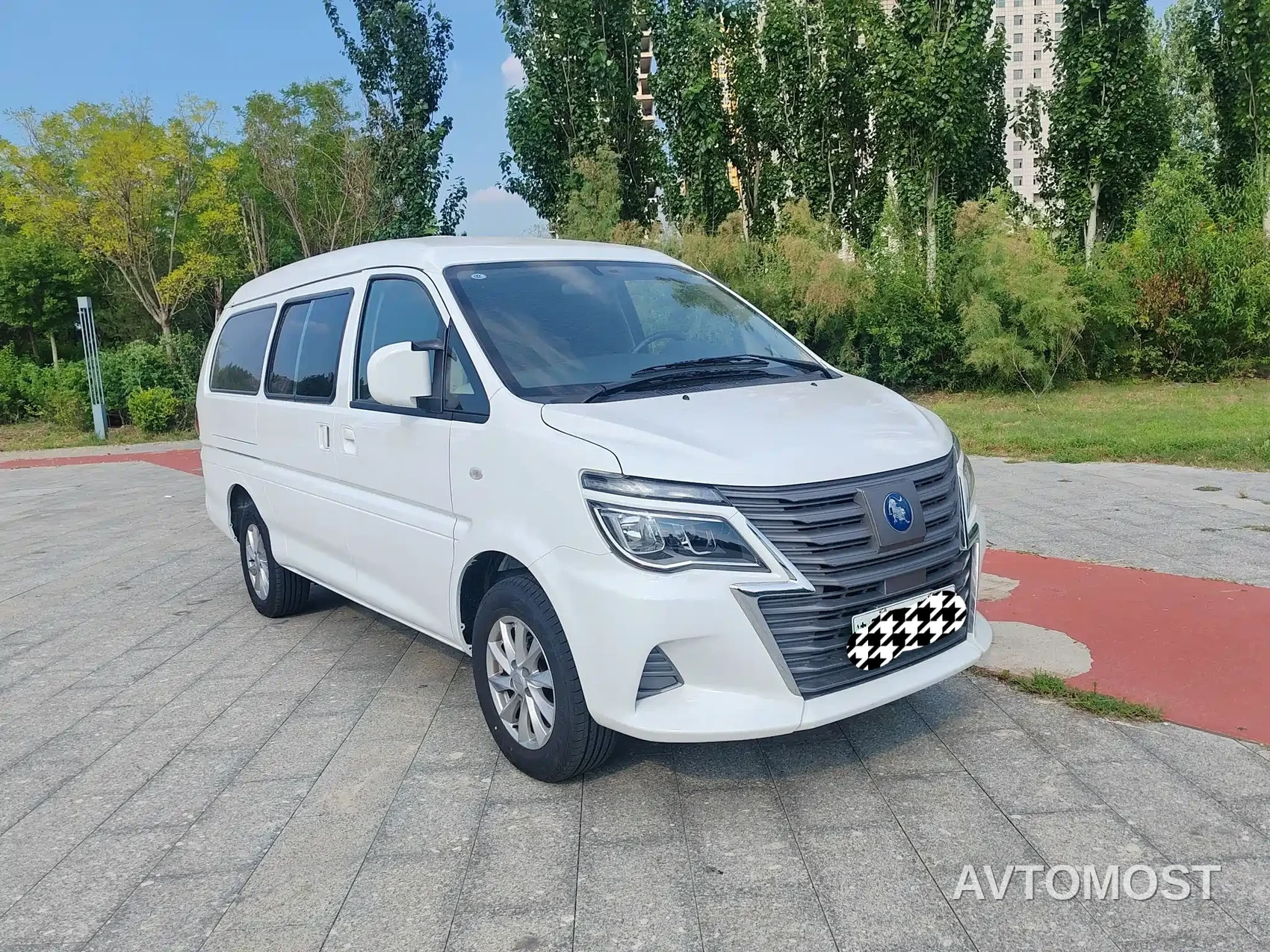 Dongfeng Fengxing Lingzhi New Energy 2024 Standard Base 7-Seater — фото 3