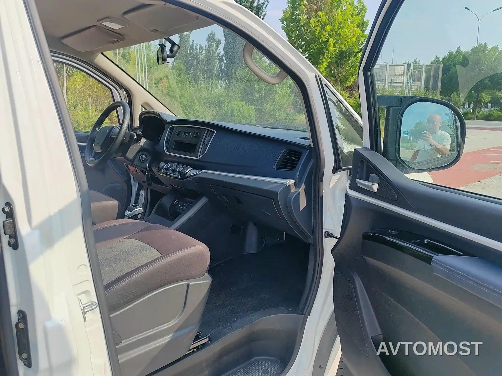 Dongfeng Fengxing Lingzhi New Energy 2024 Standard Base 7-Seater — фото 12