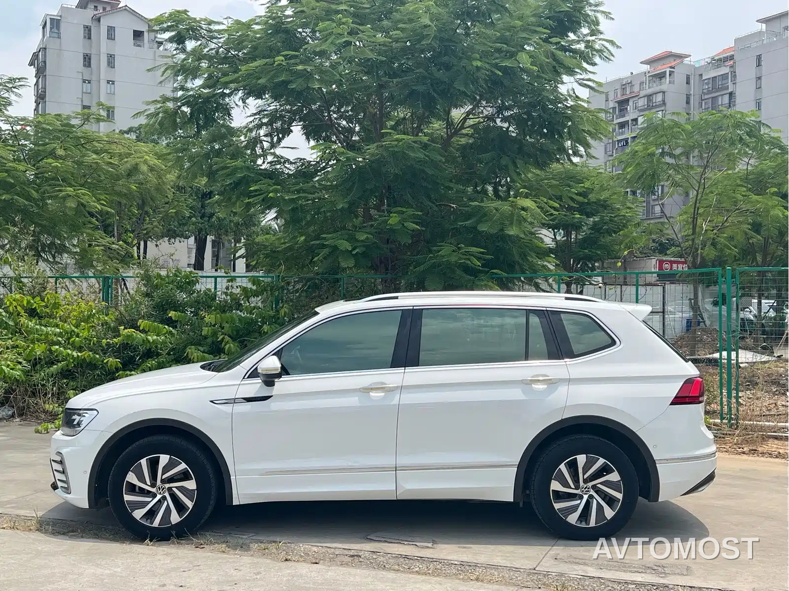 Volkswagen Tiguan L PHEV 2021 430PHEV Plug-in Hybrid Premium — фото 3