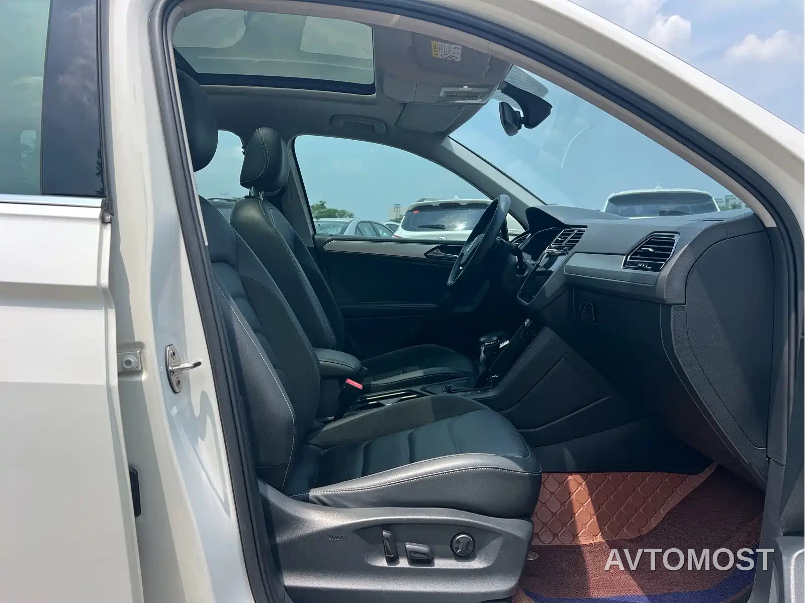 Volkswagen Tiguan L PHEV 2021 430PHEV Plug-in Hybrid Premium — фото 8