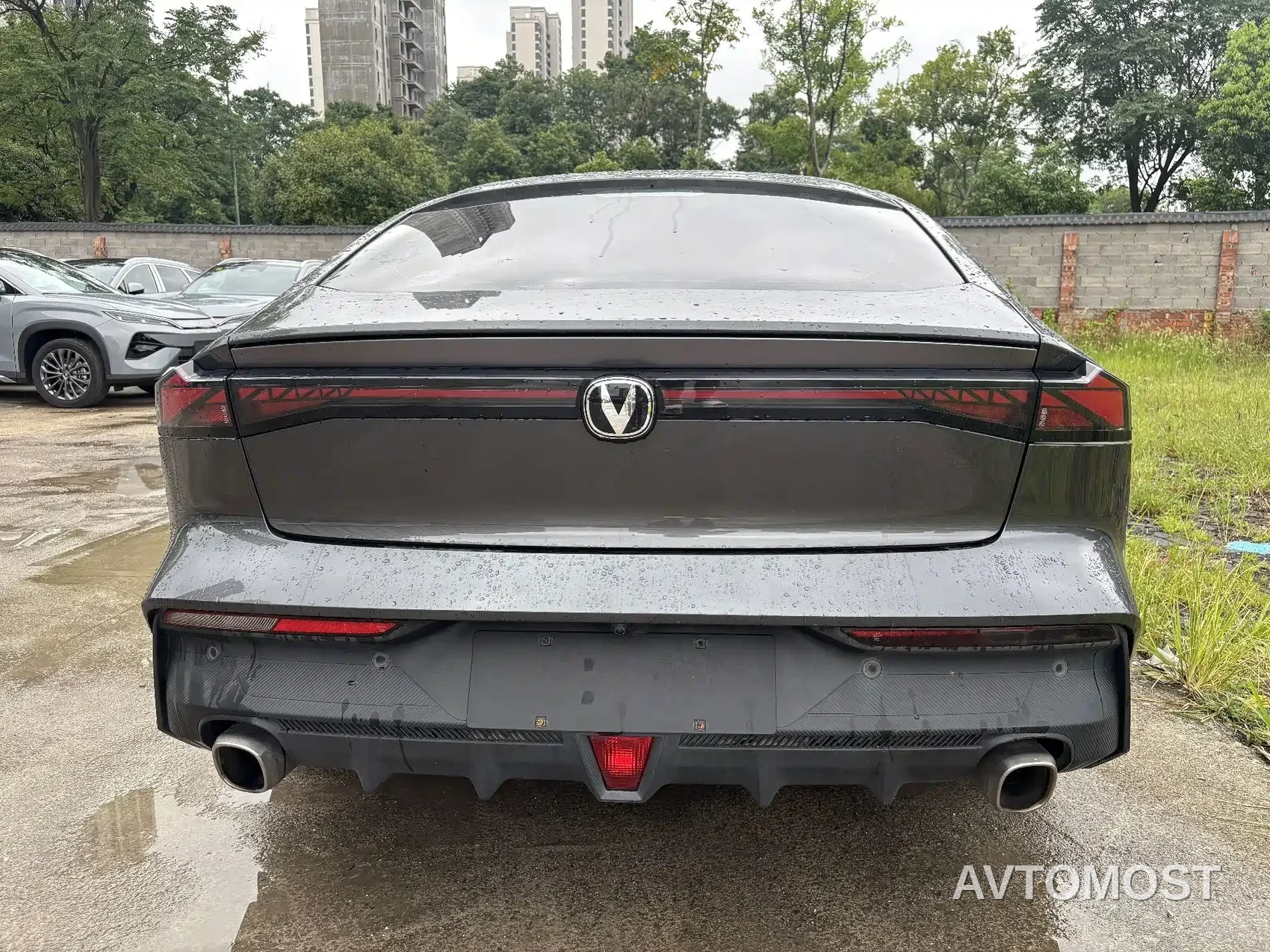 Changan UNI-V 2022 1.5T Premium Model — фото 3