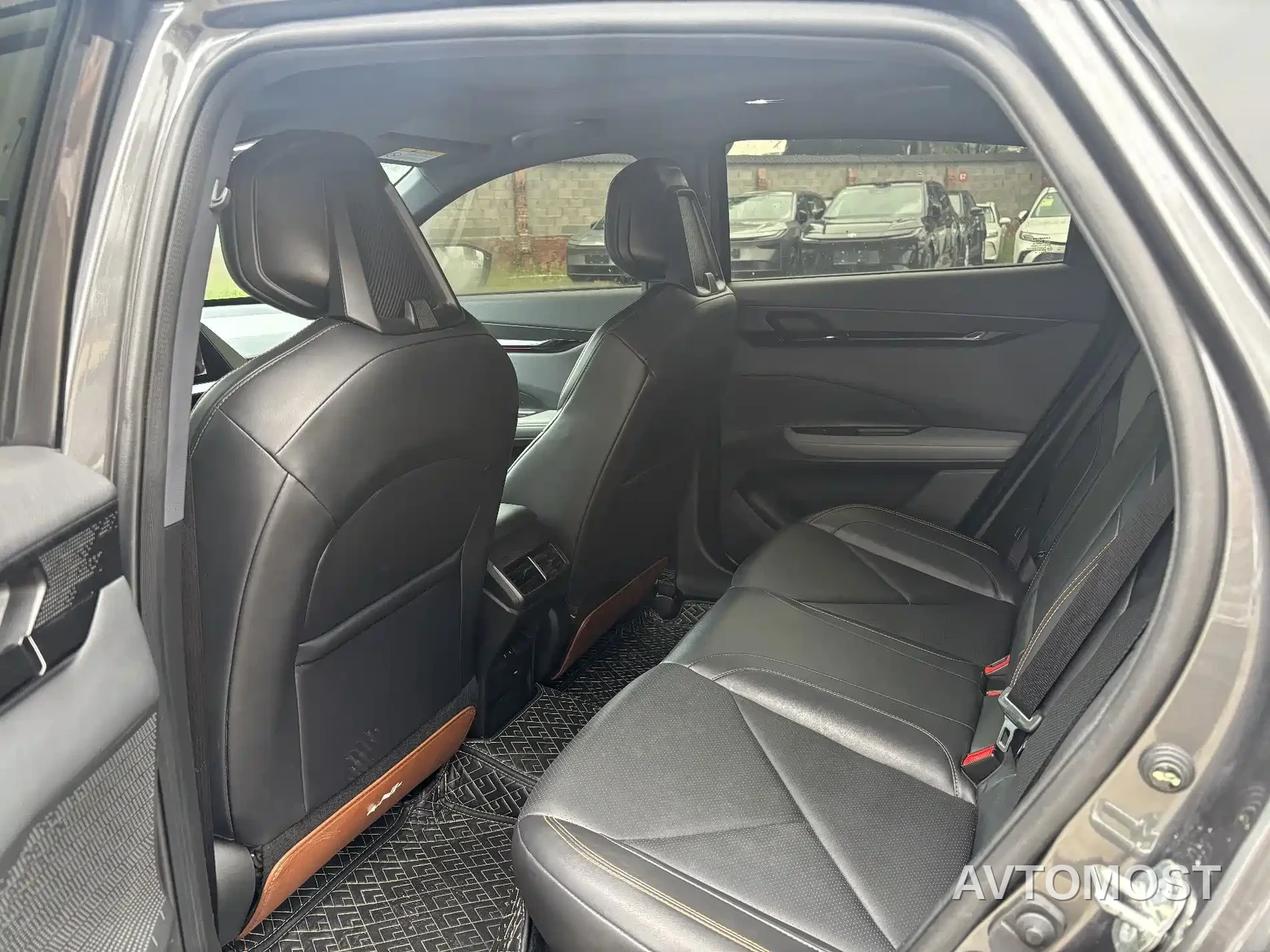Changan UNI-V 2022 1.5T Premium Model — фото 6