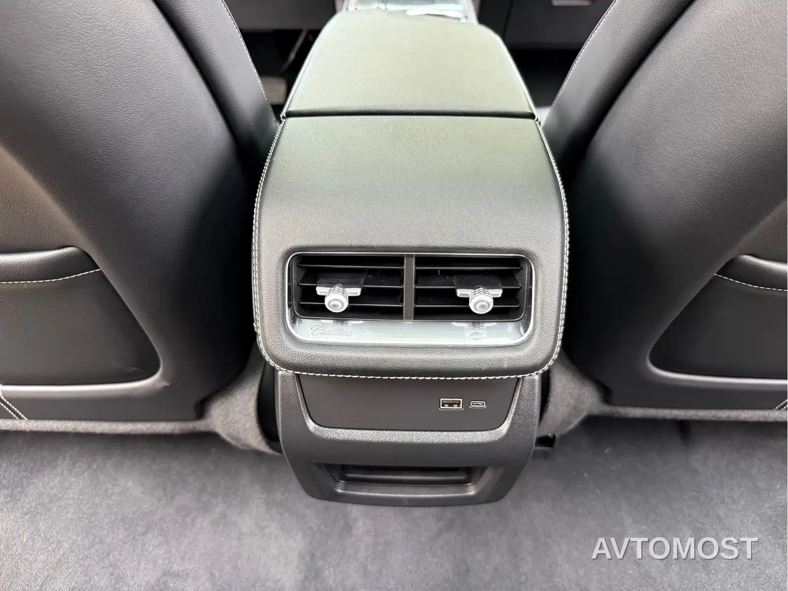 Cadillac XT5 2025 2.0T Luxury — фото 28