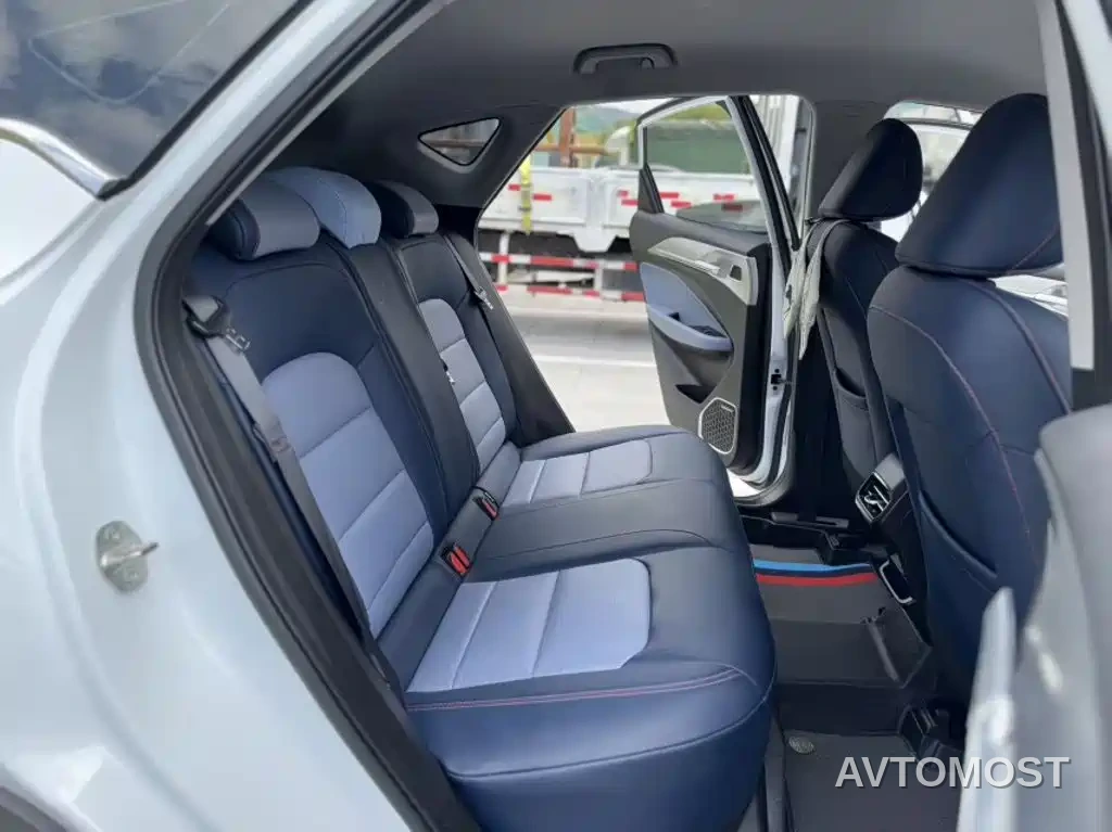 Geely Geometry M6 2022 450 New Intelligence Edition — фото 16