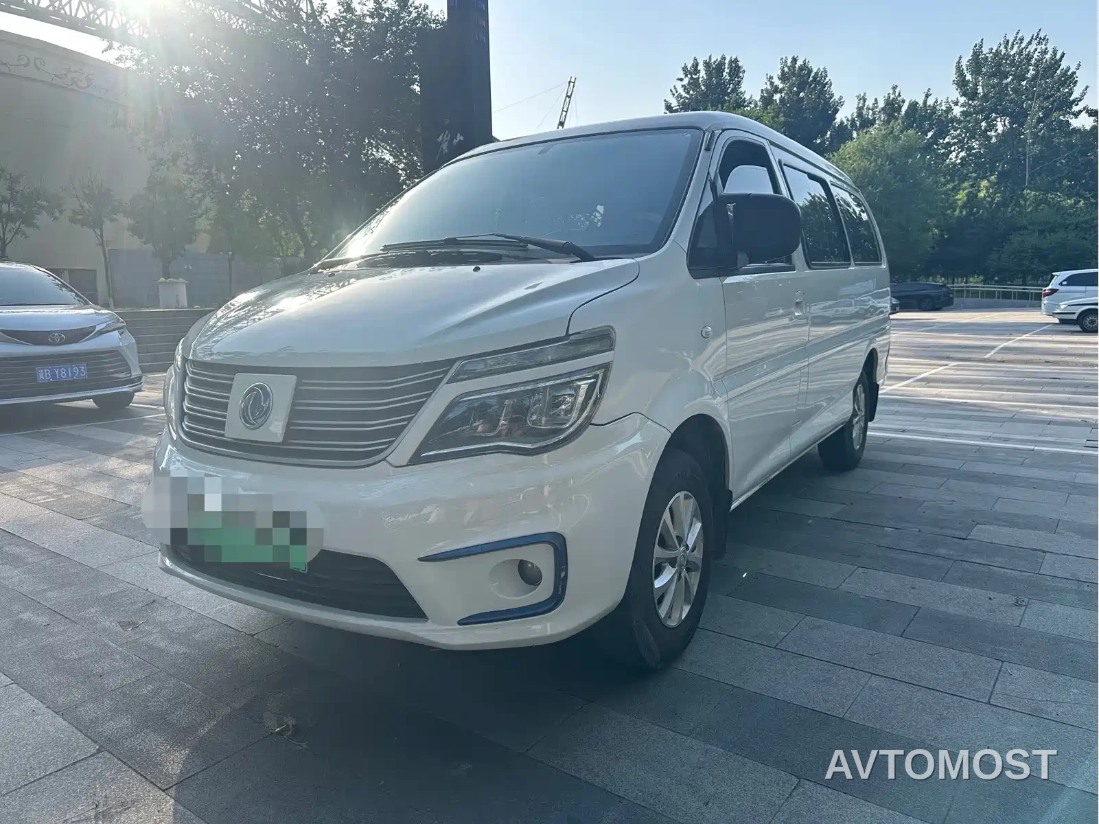 Dongfeng Fengxing Lingzhi New Energy 2021 Passenger Version Comfort 9-Seater — фото 1