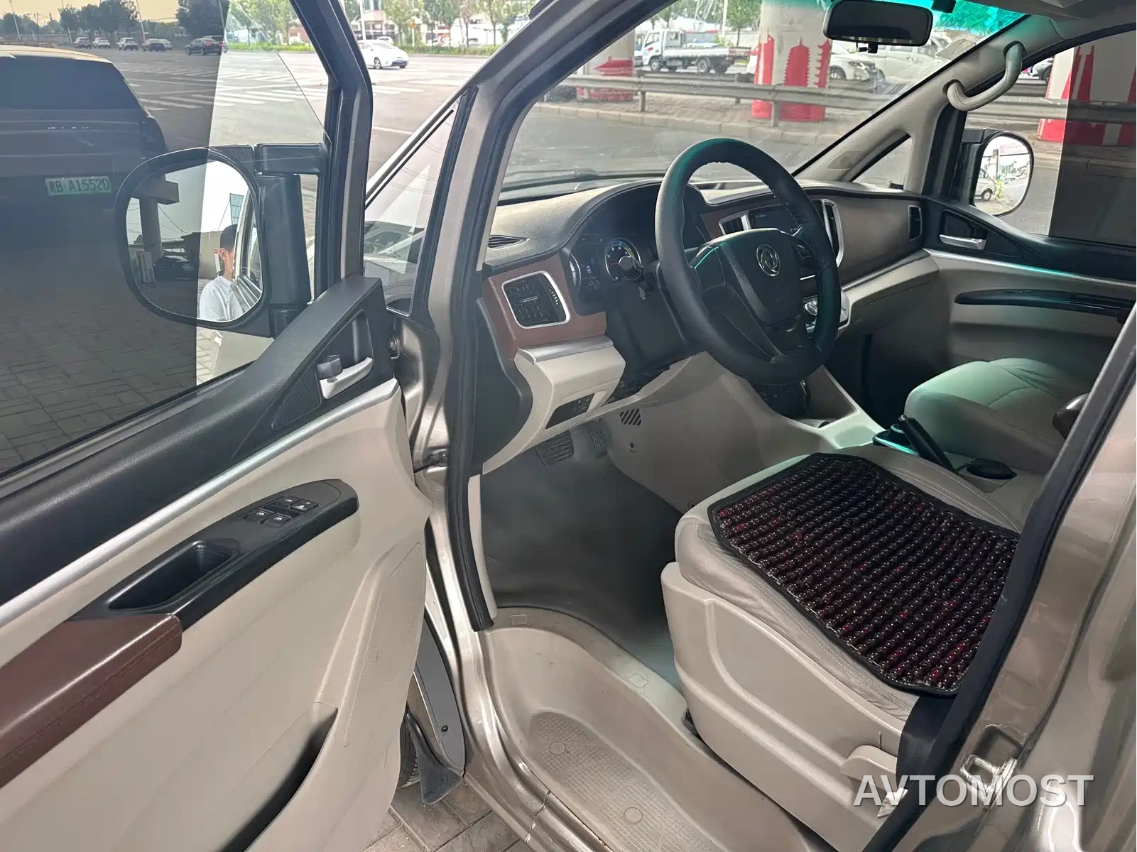 Dongfeng Fengxing Lingzhi New Energy 2020 Long Range Comfort 9-seater — фото 8