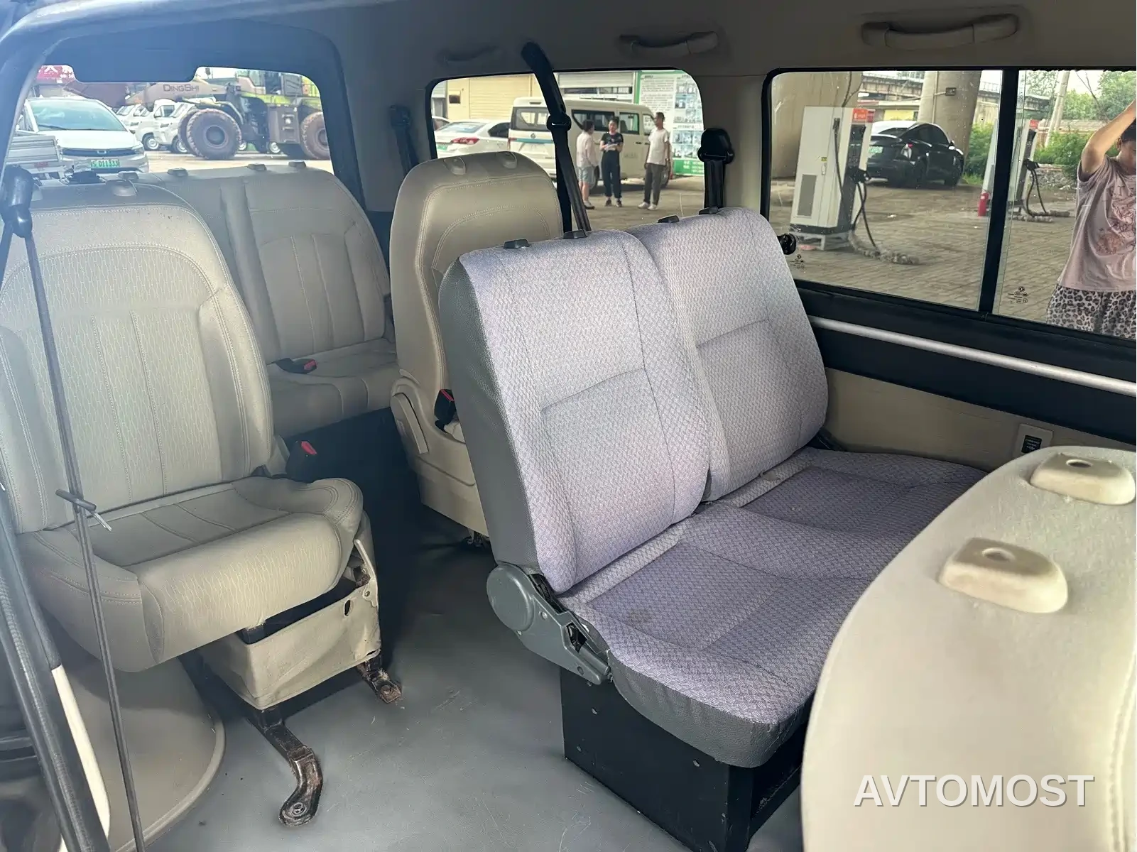 Dongfeng Fengxing Lingzhi New Energy 2020 Long Range Comfort 9-seater — фото 11