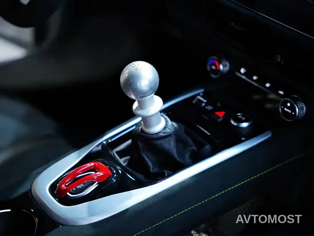 Lotus Cars EMIRA 2022 3.5T V6 Manual First Edition — фото 35