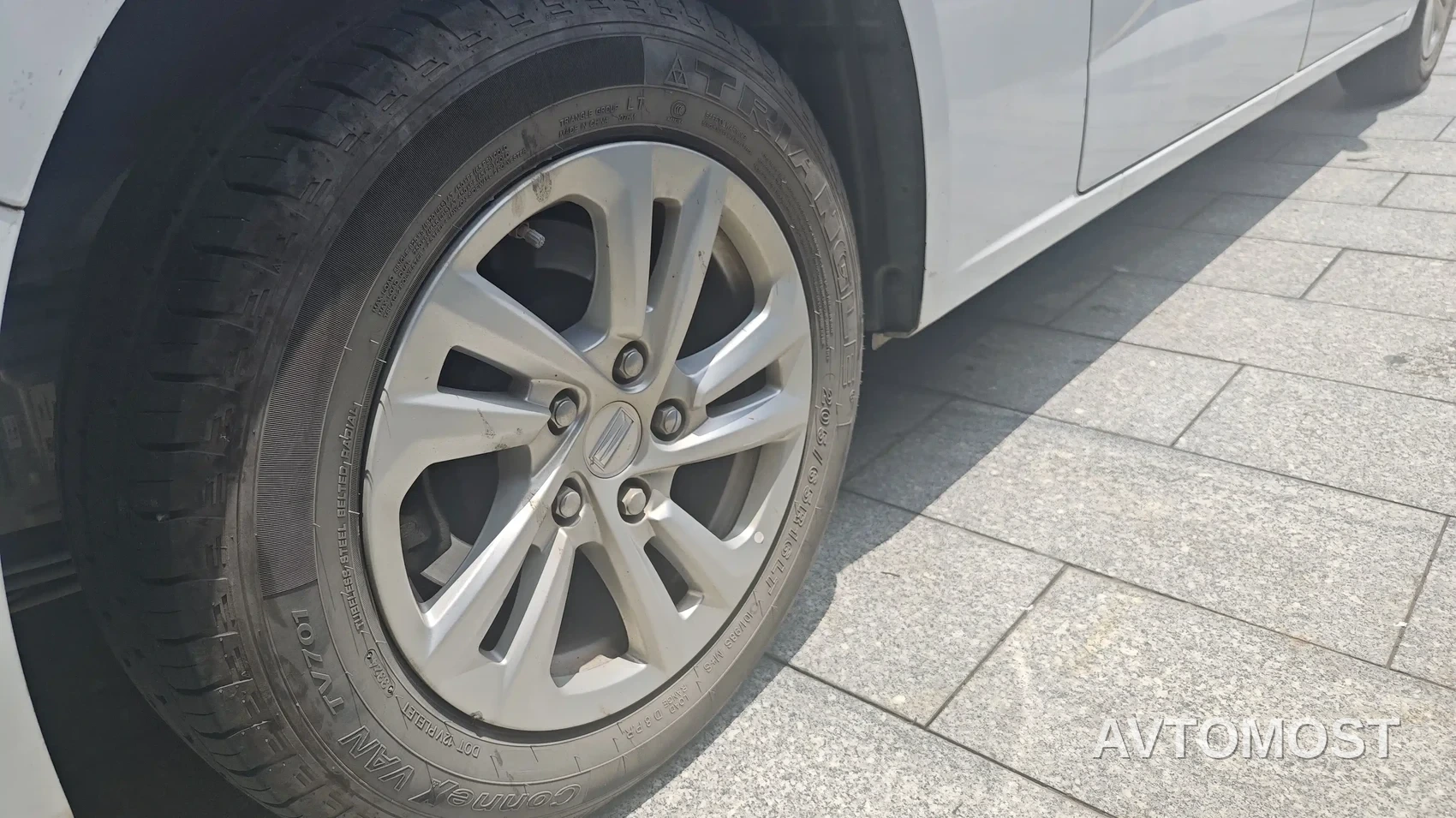 Link Tour Auto Lingtu E-M8 2025 320km Luxury Edition 9-Seater — фото 8
