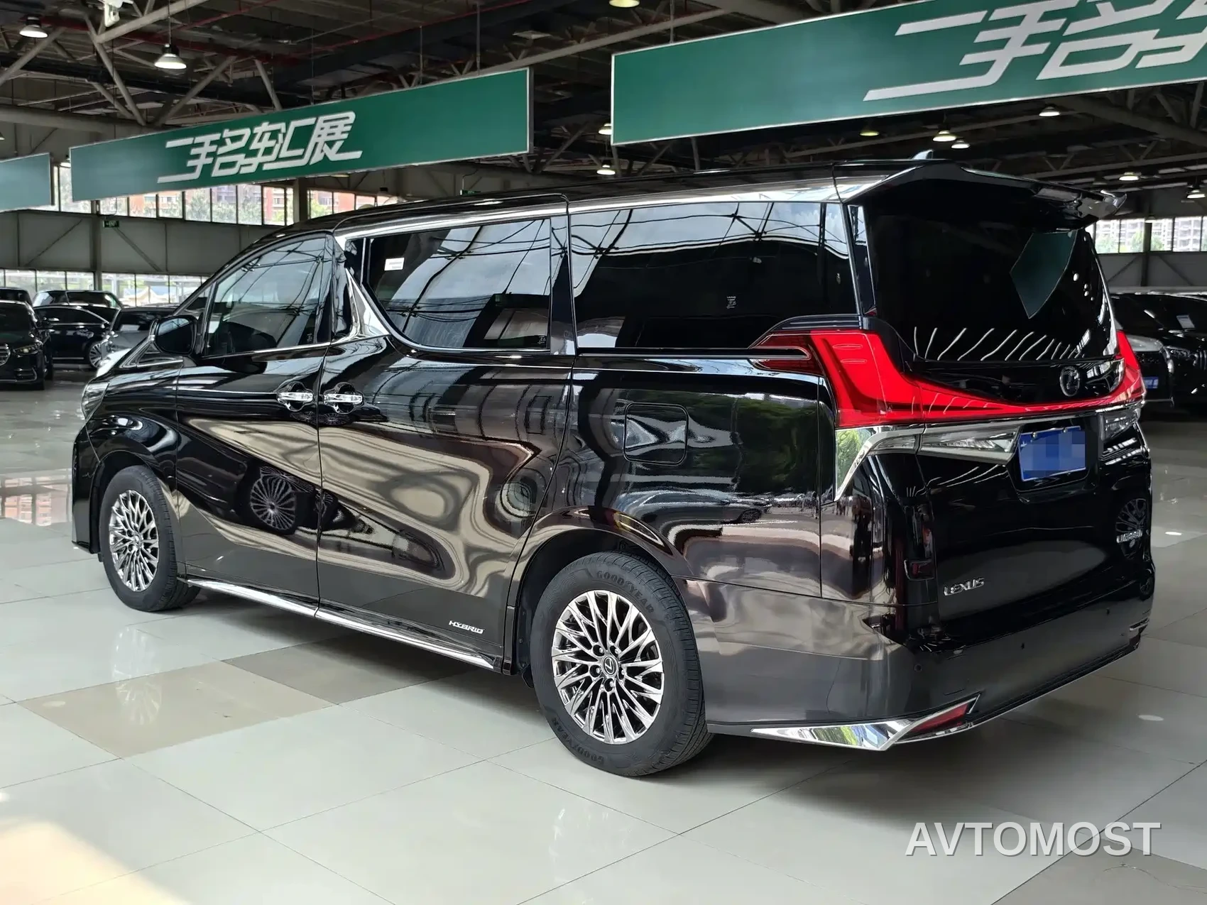 Lexus LM 2020 300h Seven-Seater Elegance Edition — фото 12