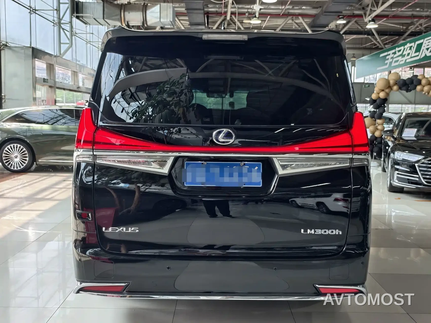 Lexus LM 2020 300h Seven-Seater Elegance Edition — фото 13