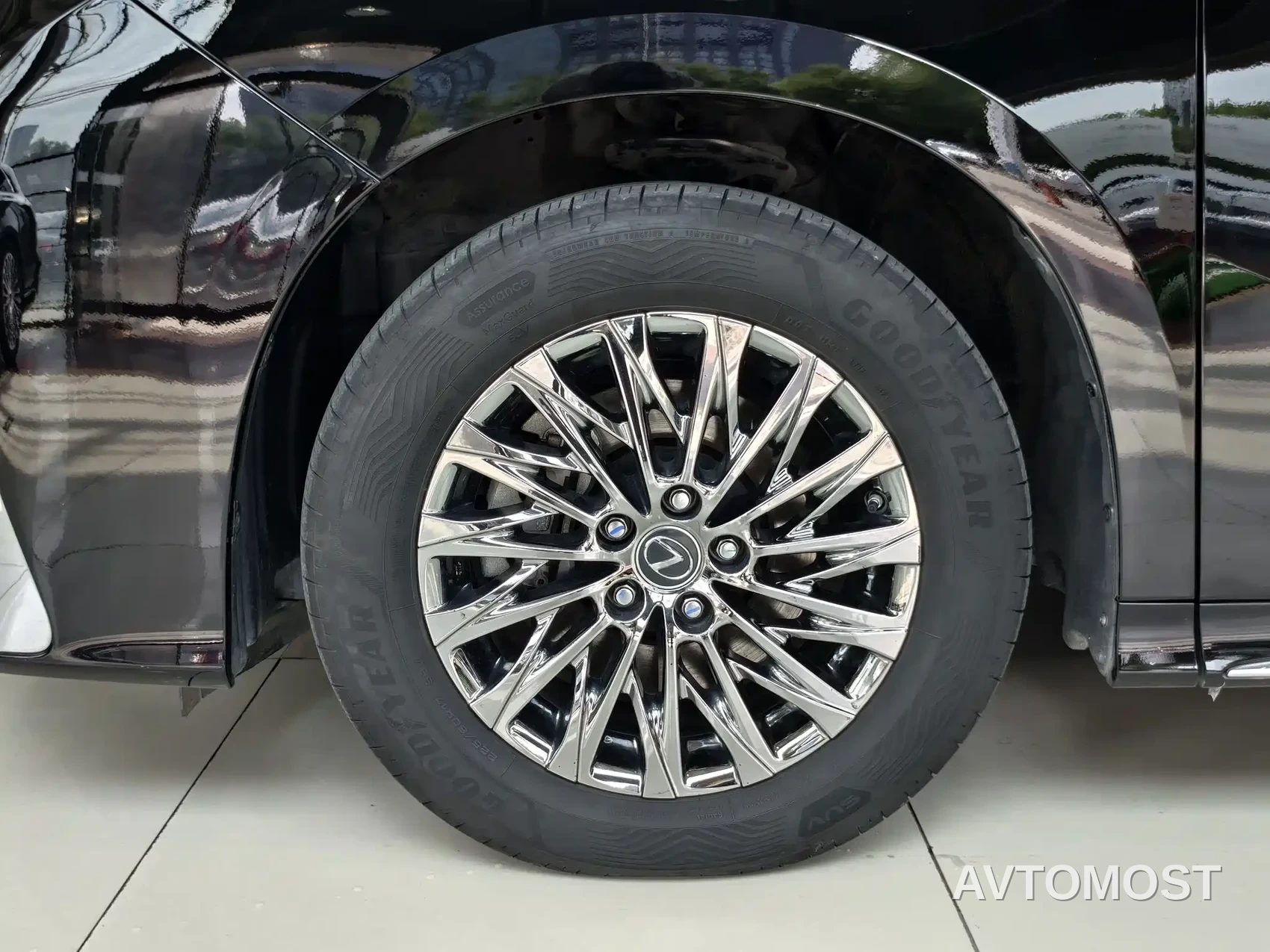 Lexus LM 2020 300h Seven-Seater Elegance Edition — фото 18