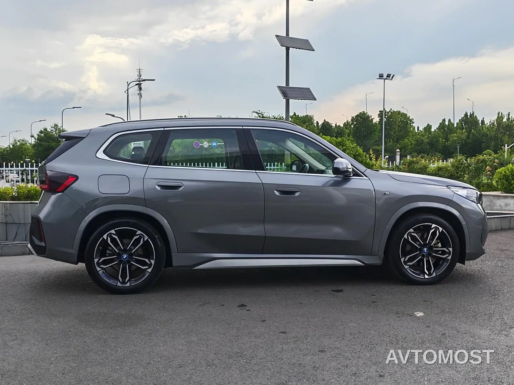 BMW iX1 2023 xDrive30L M Sport Package — фото 4